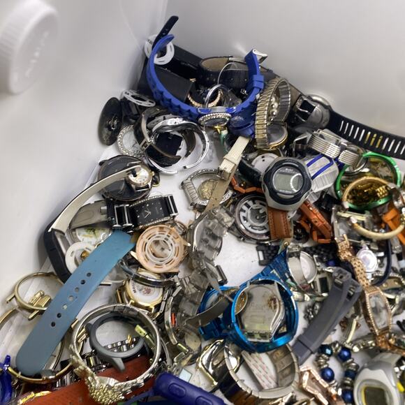 12 Lbs Bulk Lot Of Watches And Parts And Pieces For Parts Repair Bulk Watch Lot main image 4